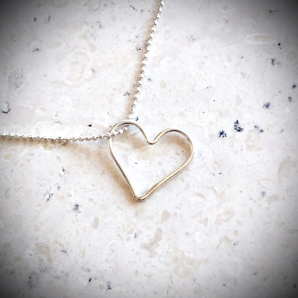 Dainty NWT Italian Sterling Silver Chain Heart Charm Necklace - Picture 3 of 9